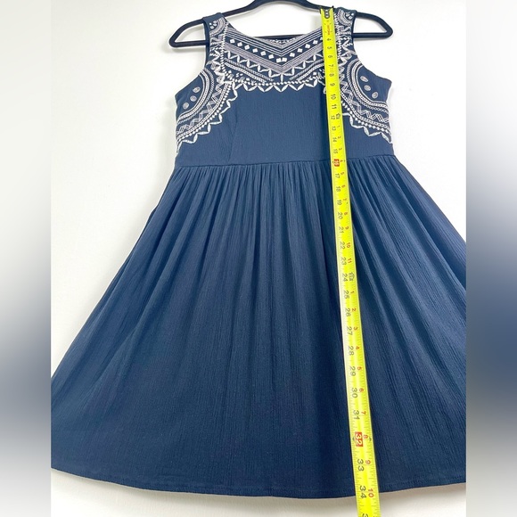 Boho Top, Medium, Embroidered, Black & White, Flowy Flare - Picture 6 of 9